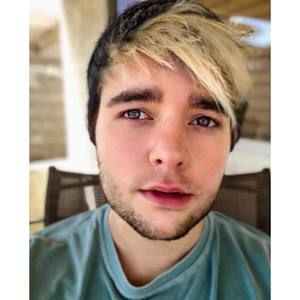 Meet your Posher, Korey